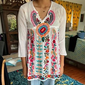 White tunic with flower detailing